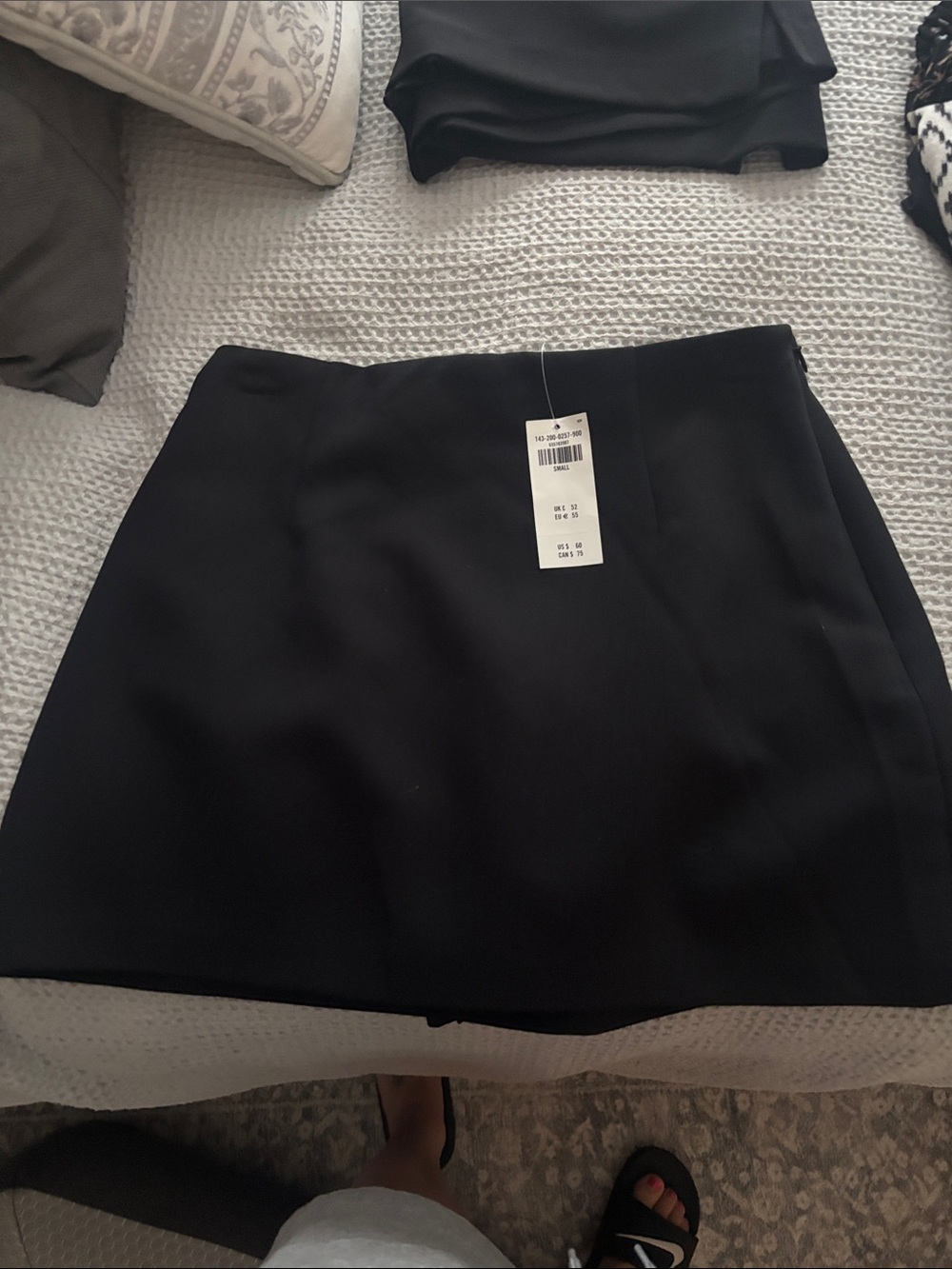 Classic Black Women's Mini Skirt - Sleek Everyday Style